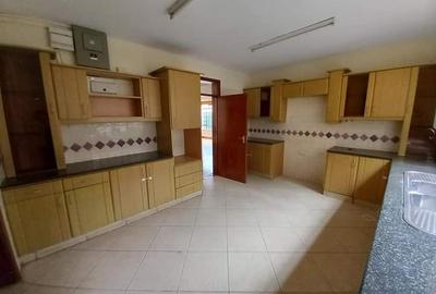 4 Bed Townhouse with En Suite in Spring Valley - 3