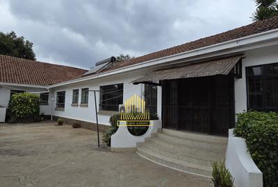 5 Bed House with En Suite in Runda