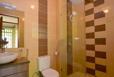 2 Bed Apartment with En Suite in Brookside - 4