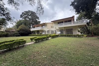 6 Bed House with En Suite in Nyari