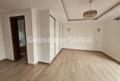 5 Bed Villa with En Suite in Runda - 3