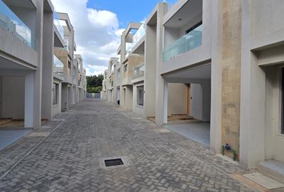 5 Bed Townhouse with En Suite at Lavington Green - 2