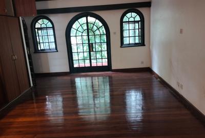 5 Bed Townhouse with En Suite in Riverside - 4