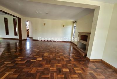 5 Bed House with En Suite in Runda
