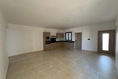 1 Bed Apartment with En Suite at Lantana Road - 3