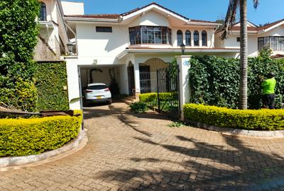 5 Bed House with En Suite at Brookside