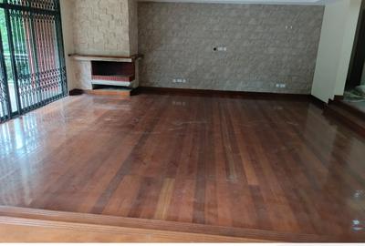 5 Bed Townhouse with En Suite in Lavington - 2