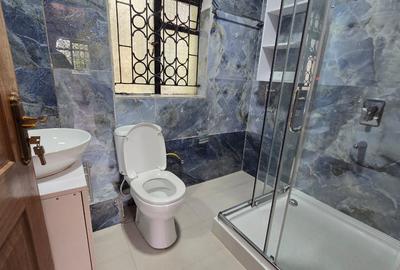4 Bed House with En Suite in Lavington