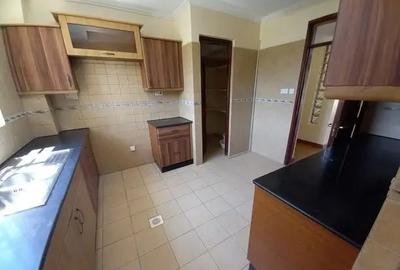 3 Bed Apartment with Swimming Pool in Riverside - 4