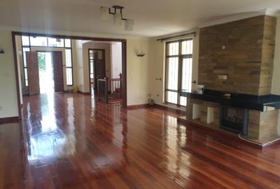 6 Bed Townhouse with En Suite in Kitisuru