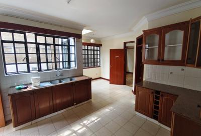 4 Bed Townhouse with En Suite at Lavington - 3