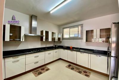 Furnished 2 Bed Apartment with En Suite at Near Arboretum Forest