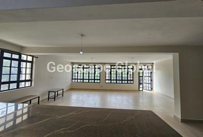 2 Bed Apartment with En Suite in Kitisuru