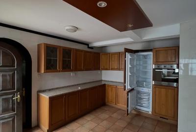 4 Bed Townhouse with En Suite in Riverside - 4