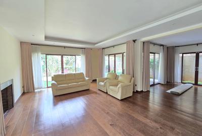 5 Bed Townhouse with En Suite in Lavington - 4