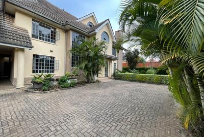 5 Bed House with En Suite in Lavington