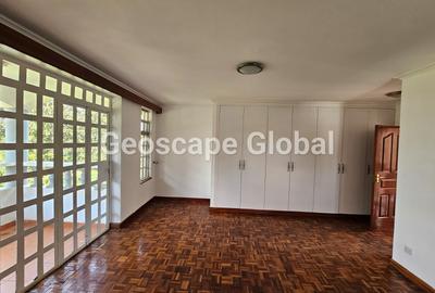 4 Bed Villa with En Suite in Nyari - 4