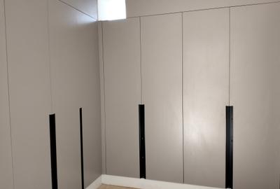 5 Bed Townhouse with En Suite in Brookside - 3