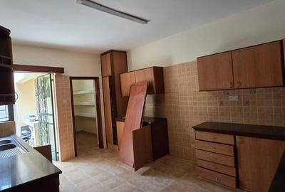 5 Bed Townhouse with En Suite in Lavington - 3