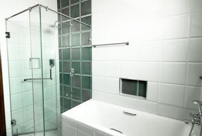 3 Bed Apartment with En Suite at 2Nd Avanue - 4