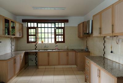 4 Bed Townhouse with En Suite in Rosslyn