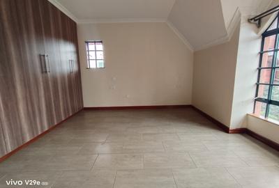 2 Bed Apartment with En Suite at Waiyaki Way - 4