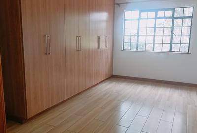 2 Bed Apartment with En Suite in Rhapta Road