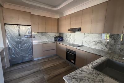 2 Bed Apartment with En Suite in General Mathenge