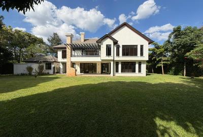 5 Bed Villa with En Suite in Runda