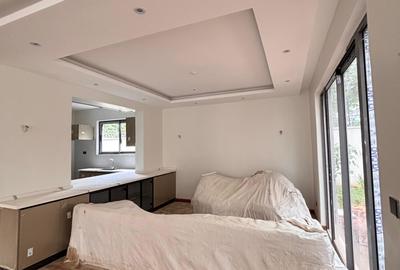 6 Bed Townhouse with En Suite in Lavington - 2