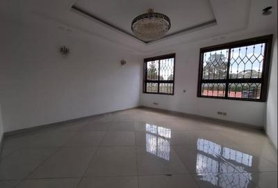 5 Bed Townhouse with En Suite in Lavington - 4