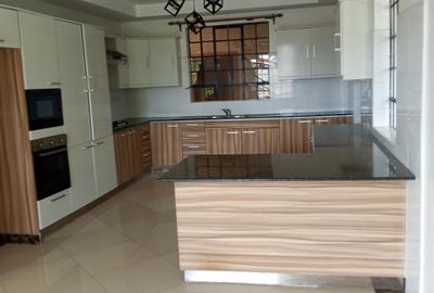4 Bed Townhouse with En Suite in Kitisuru - 2