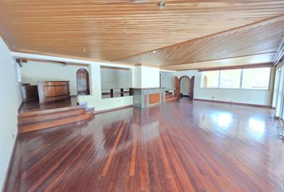 10 Bed House with En Suite in Lavington - 3