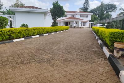 5 Bed House with Swimming Pool in Runda