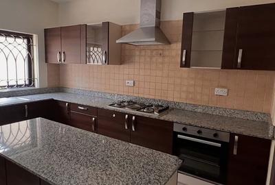 5 Bed Townhouse with En Suite at Lavington