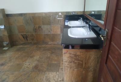 3 Bed Apartment with En Suite in Riverside
