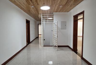 5 Bed House with En Suite in Rosslyn - 4