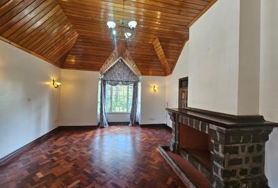 5 Bed House with En Suite in Runda - 2