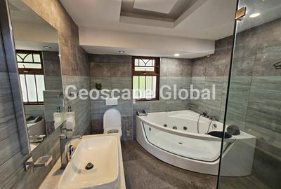5 Bed House with En Suite in Kyuna
