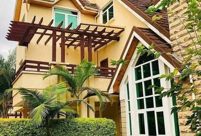 5 Bed House with En Suite in Lavington