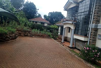 4 Bed Townhouse with En Suite in Rosslyn - 2