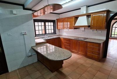 4 Bed Townhouse with En Suite at Riverside Drive