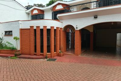 6 Bed Townhouse with En Suite at Lavington