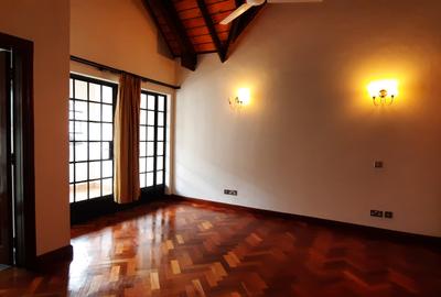 5 Bed Townhouse with En Suite in Lavington