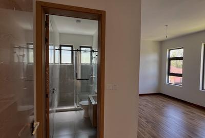 6 Bed Townhouse with En Suite at Lavington Green - 3