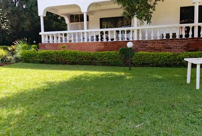 Serviced 1 Bed Apartment with En Suite at Nyari