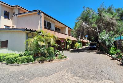 4 Bed Townhouse with En Suite at Brookside Drive. - 2