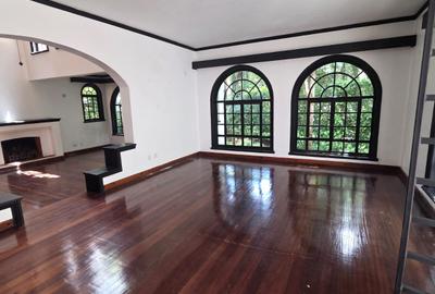 4 Bed Villa with En Suite in Riverside - 2