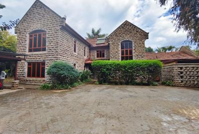 5 Bed House with En Suite at Wind Ridge - 2