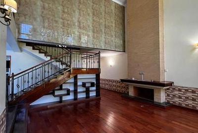 5 Bed House with En Suite in Lavington - 2